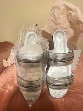 Rebecca Minkoff NWT Metallic Silver Leather Sandles